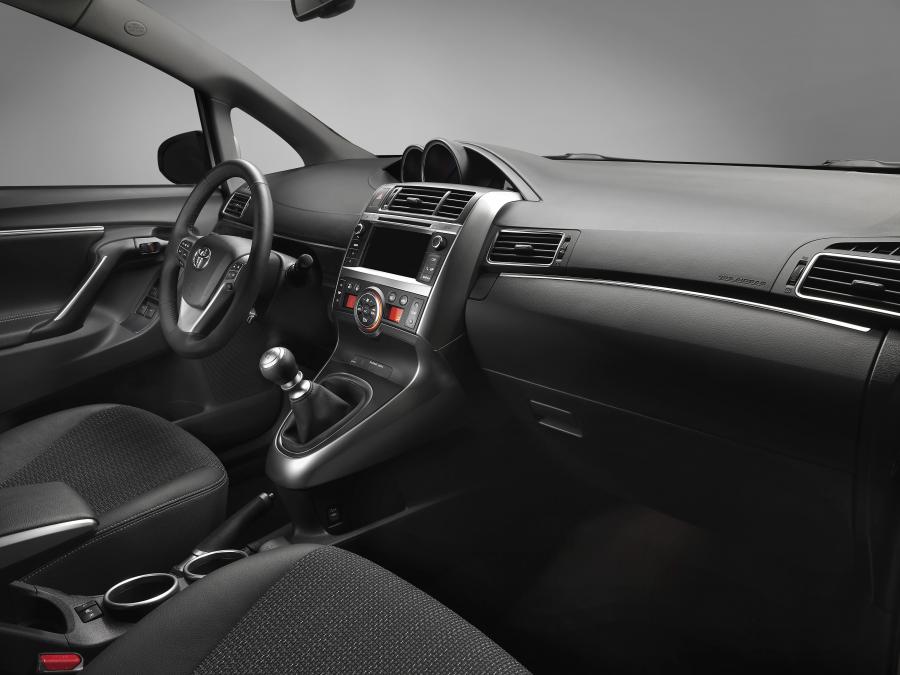  Toyota Verso 2012 года  (фото 2 из 10)